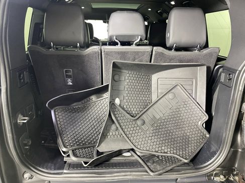 Used 2023 Land Rover Defender 130 X-Dynamic SE image 27