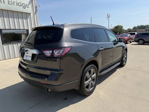 Used 2017 Chevrolet Traverse LT AWD/4WD image 4