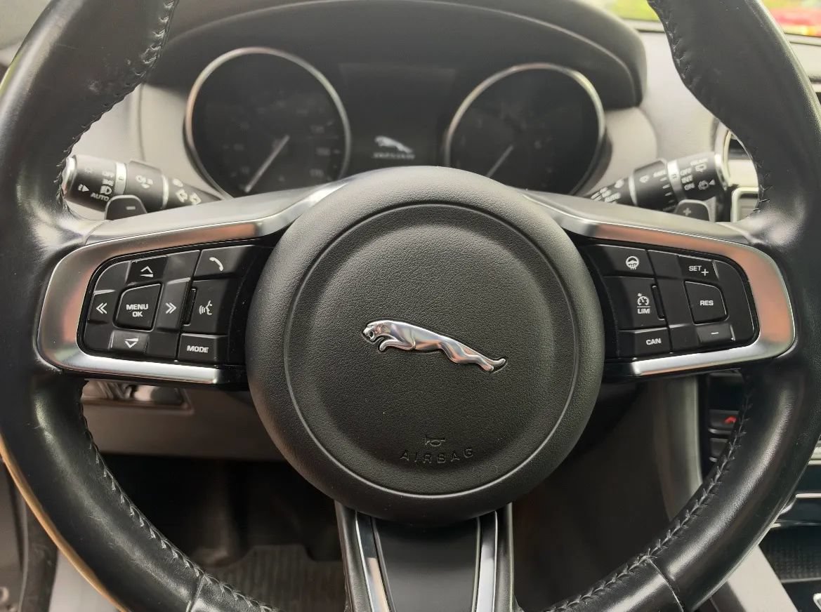 Used 2018 Jaguar F-PACE Prestige AWD/4WD image 13