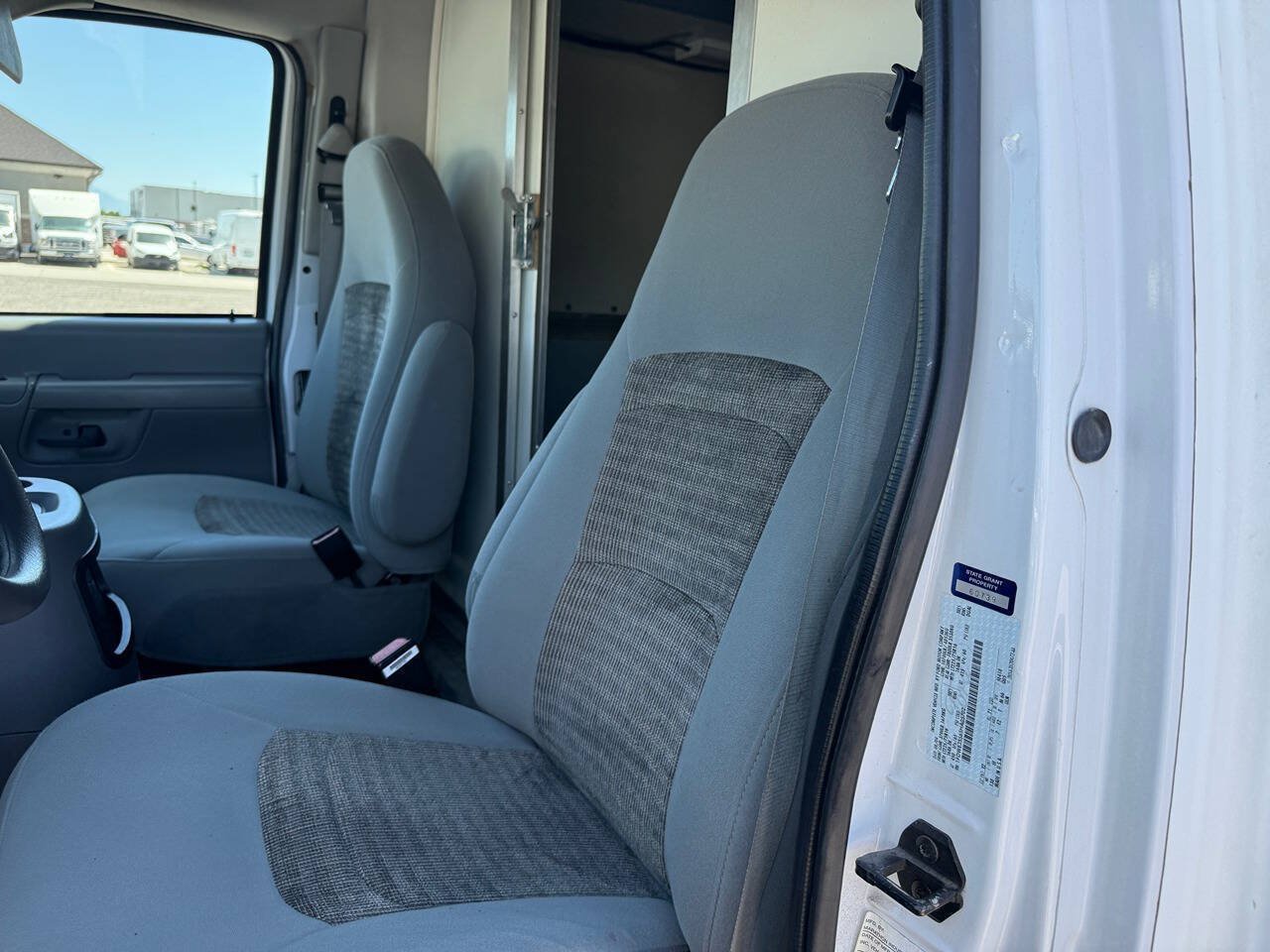 Used 2005 Ford E-350 and Econoline 350 Super Duty RWD image 34