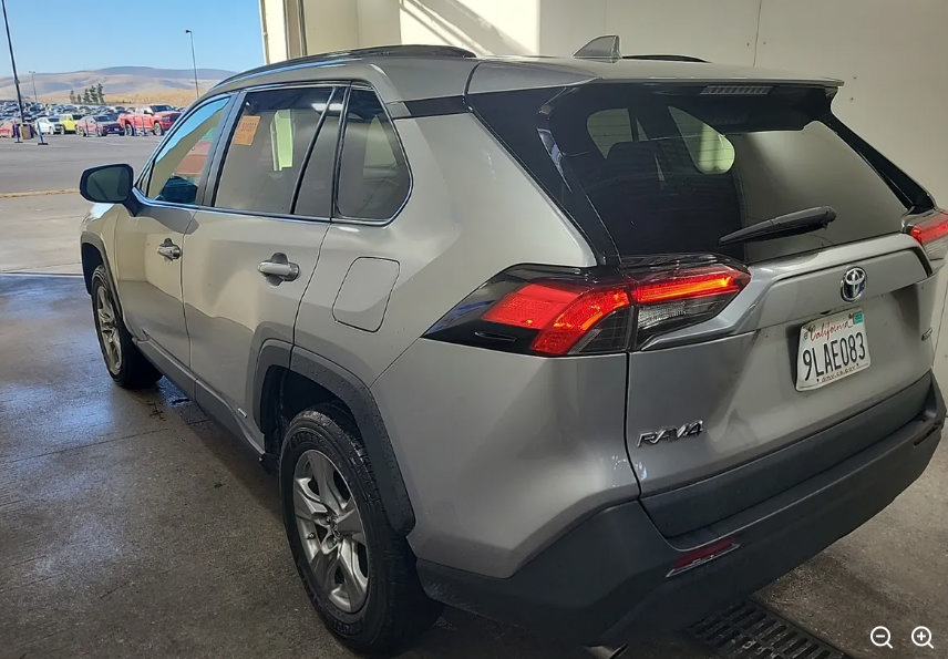 Used 2024 Toyota RAV4 LE AWD/4WD image 2