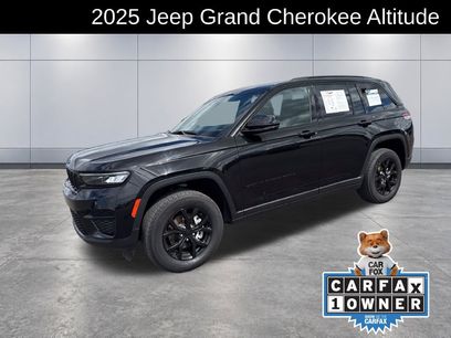 Used 2025 Jeep Grand Cherokee Altitude