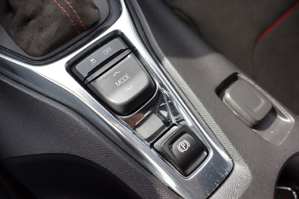 Used 2018 Chevrolet Camaro ZL1 RWD image 21