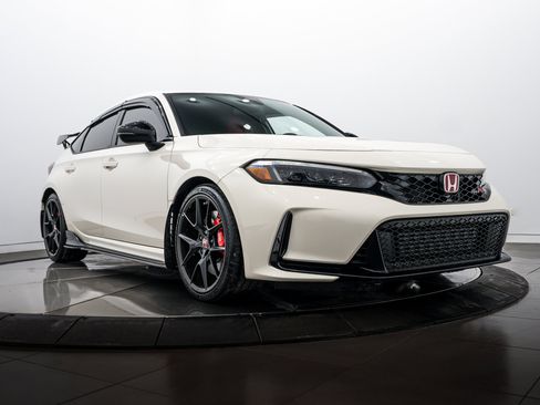 Used 2023 Honda Civic Type R image 1