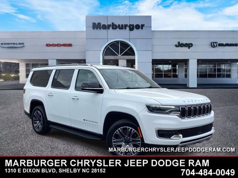 Used 2024 Jeep Wagoneer L Series II w/ Flexible Seating Group AWD/4WD image 1