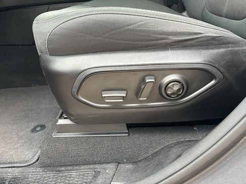 Used 2023 Jeep Grand Cherokee Laredo image 17