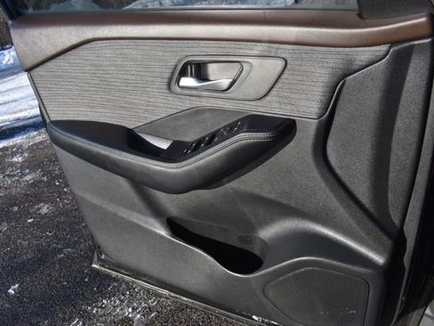 Used 2023 Nissan Rogue SV image 31