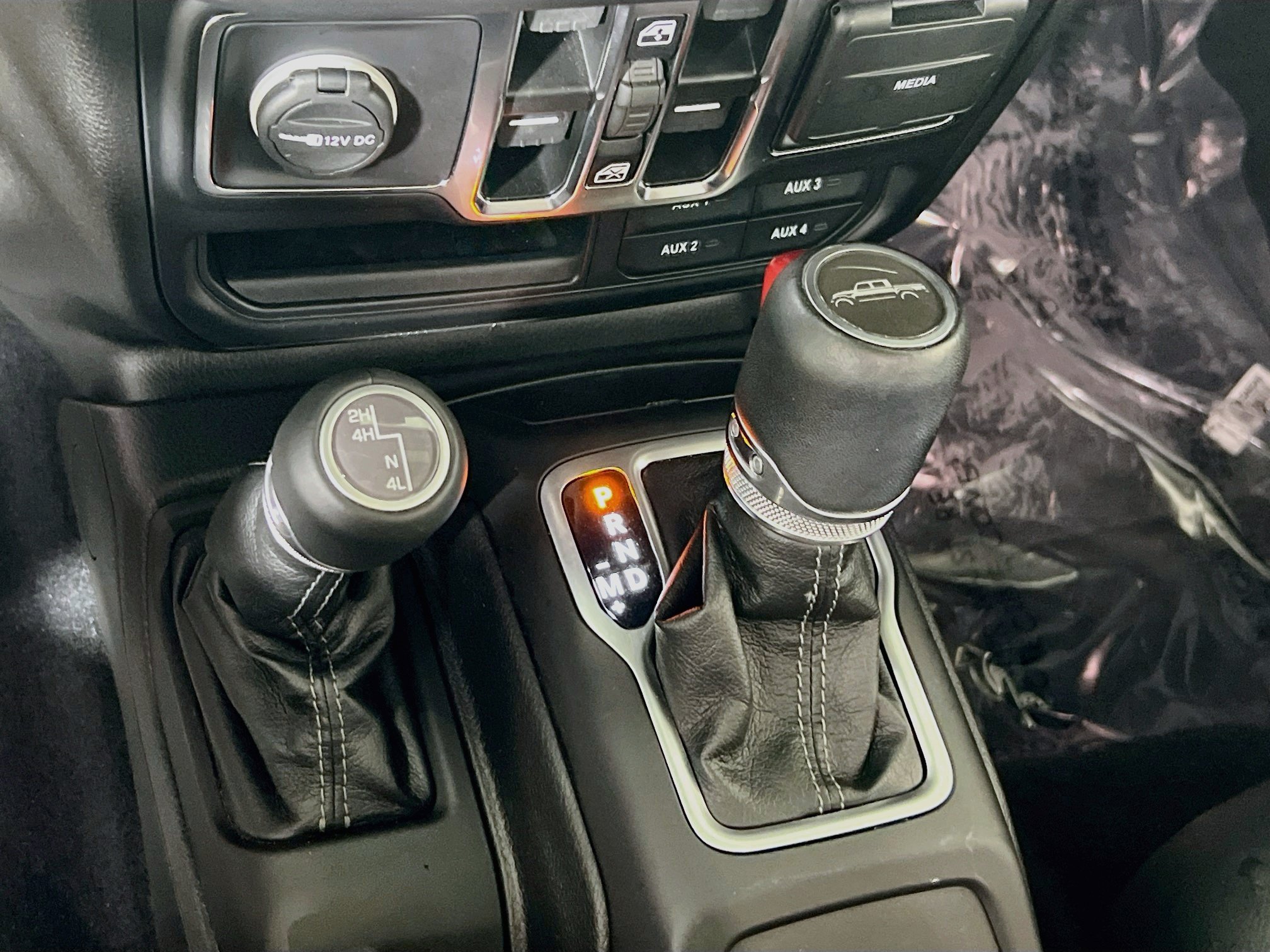 Used 2024 Jeep Gladiator Sport w/ Premium Package AWD/4WD image 16