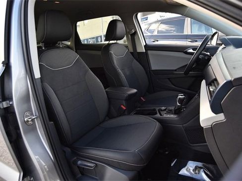 Certified 2023 Volkswagen Taos SE image 21