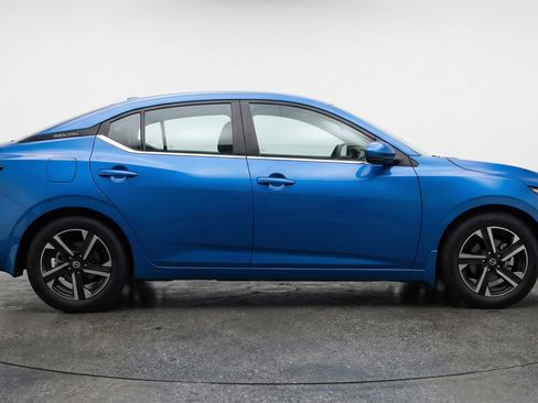 Used 2025 Nissan Sentra SV image 11