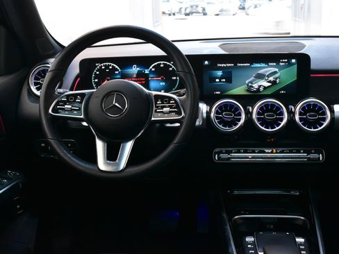 Used 2023 Mercedes-Benz EQB 300 4MATIC image 31