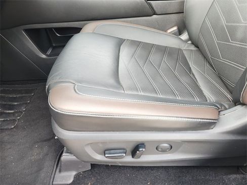 Used 2024 Nissan Pathfinder Platinum image 24