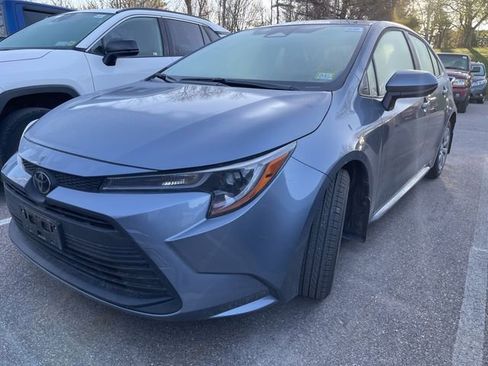 Used 2023 Toyota Corolla LE FWD image 2