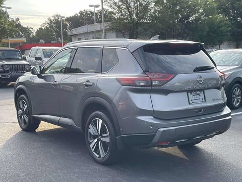 Used 2024 Nissan Rogue SL AWD/4WD image 5