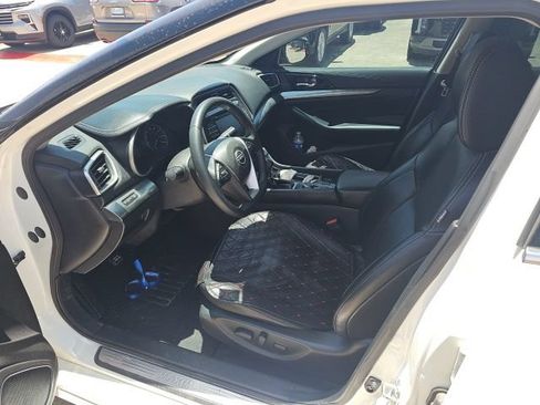 Used 2023 Nissan Maxima SV w/ Floor Mat Group FWD image 4