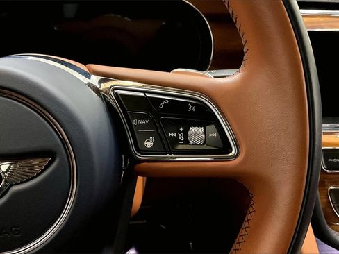 Used 2022 Bentley Bentayga image 24