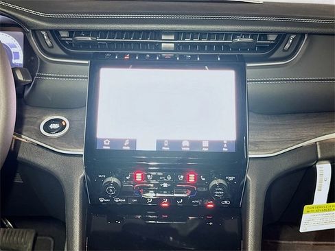 New 2025 Jeep Grand Cherokee Limited w/ Luxury Tech Group II image 9