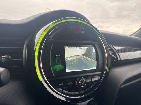 Used 2019 MINI Cooper S w/ Signature Upholstery Package image 28