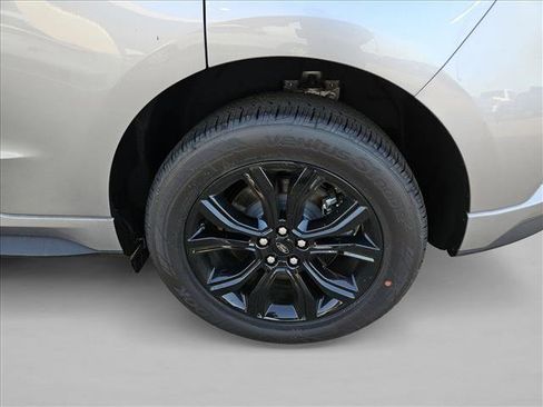 Used 2024 Ford Edge SE w/ Black Appearance Package image 10