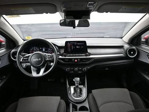 Used 2022 Kia Forte LXS w/ LXS Technology Package FWD image 17