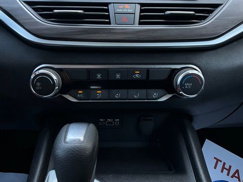 Used 2025 Nissan Altima 2.5 SV image 27