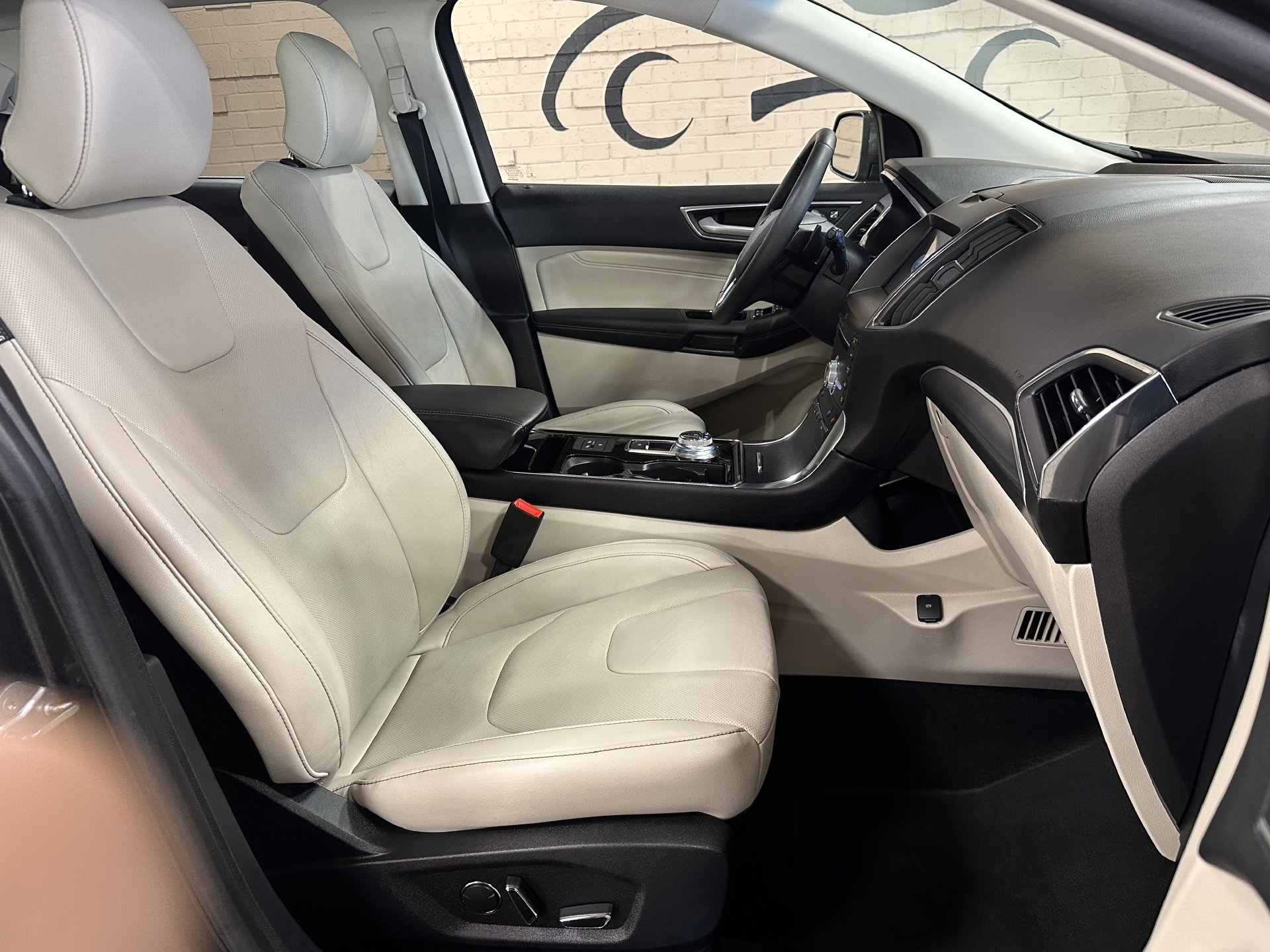 Used 2019 Ford Edge Titanium w/ Equipment Group 301A AWD/4WD image 19