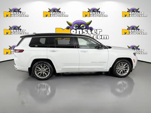 Used 2023 Jeep Grand Cherokee L Summit w/ Rear Seat Video Group I AWD/4WD image 4