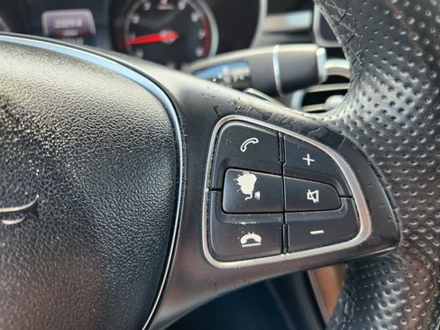 Used 2017 Mercedes-Benz GLC 300 4MATIC image 32