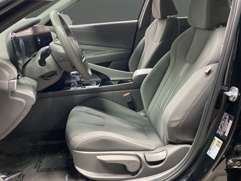 Used 2023 Hyundai Elantra SEL w/ Convenience Package FWD image 9