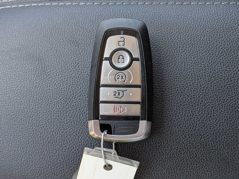 Used 2020 Ford Escape Titanium AWD/4WD image 32