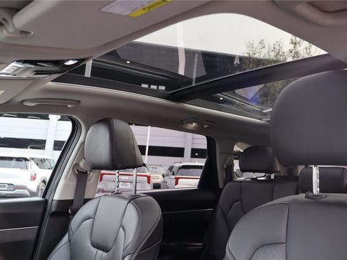 Certified 2023 Kia Sorento S w/ Panoramic Sunroof Package image 23