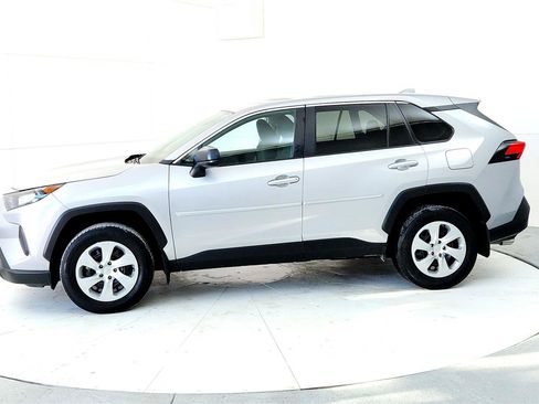 Certified 2022 Toyota RAV4 LE image 3