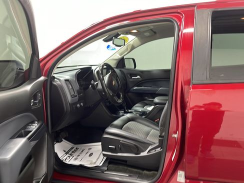 Used 2018 Chevrolet Colorado Z71 AWD/4WD image 2