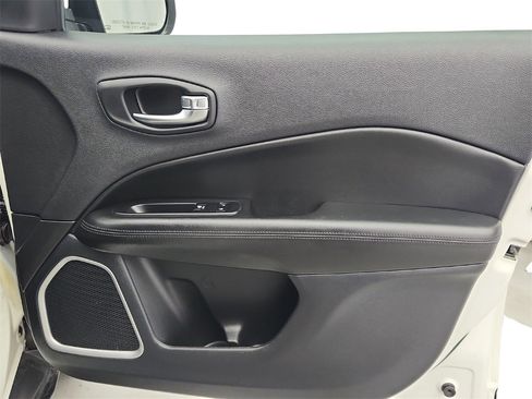 Used 2020 Jeep Compass Latitude image 24