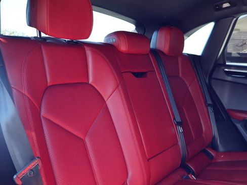 Certified 2025 Porsche Macan image 23