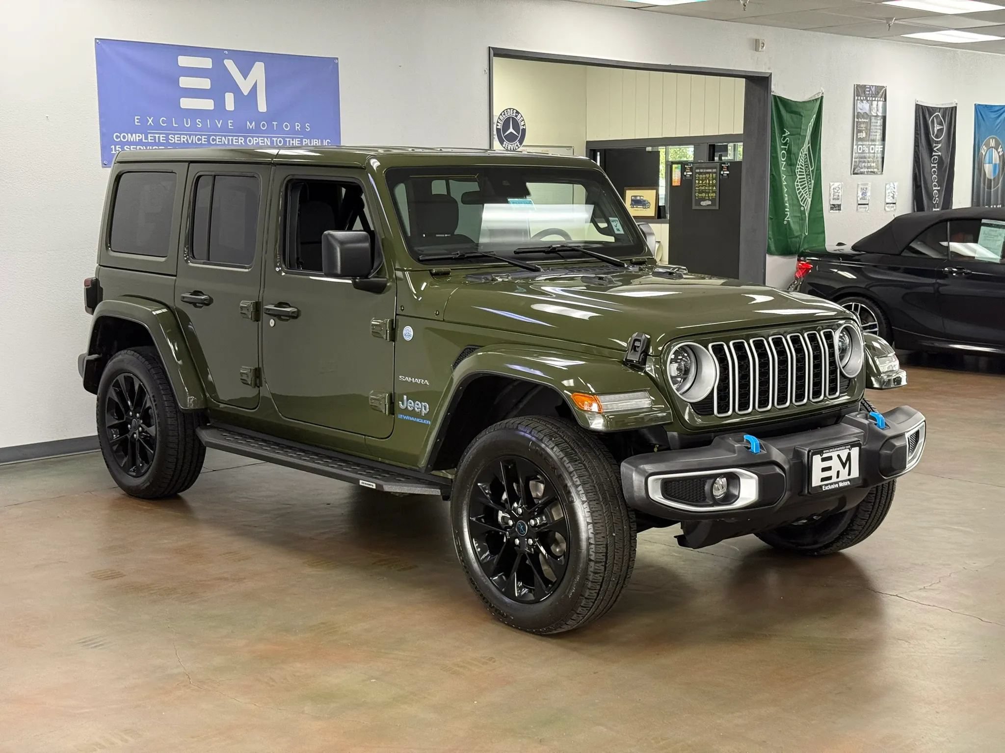 Used 2024 Jeep Wrangler Unlimited Sahara w/ Safety Group AWD/4WD image 2