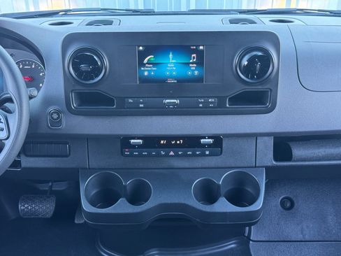 Used 2024 Mercedes-Benz Sprinter 2500 image 23