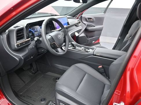 Used 2026 Toyota Crown AWD/4WD image 4