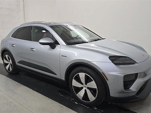 Used 2024 Porsche Macan 4 Electric AWD/4WD image 3