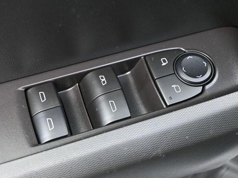 Used 2024 Chevrolet Colorado LT w/ LT Convenience Package image 4