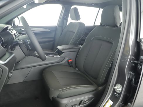 New 2025 Jeep Grand Cherokee L Laredo image 12