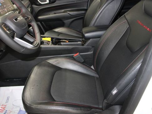 Used 2025 Jeep Compass Trailhawk image 22