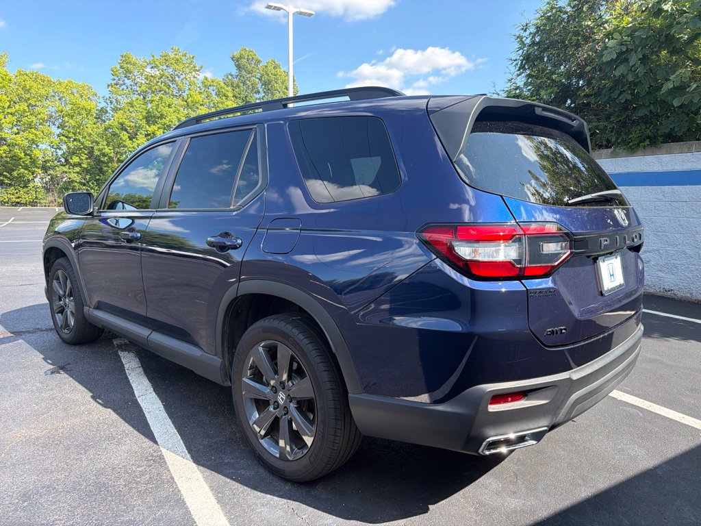Certified 2025 Honda Pilot Sport image 3