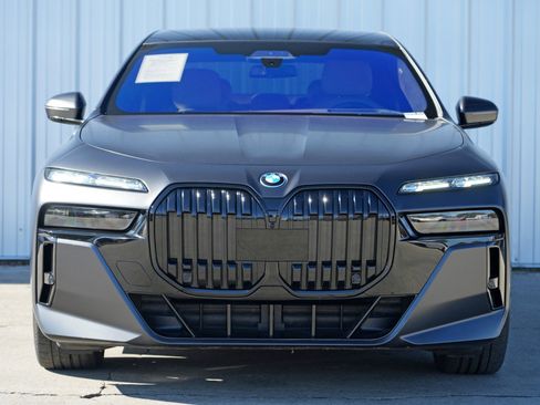 Used 2023 BMW i7 xDrive60 image 7