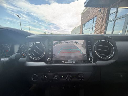Used 2020 Toyota Tacoma TRD Off-Road AWD/4WD image 8