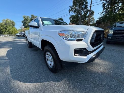 Used 2022 Toyota Tacoma SR w/ SR Convenience Package RWD image 3