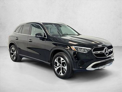 Used 2025 Mercedes-Benz GLC 350e 4MATIC image 3