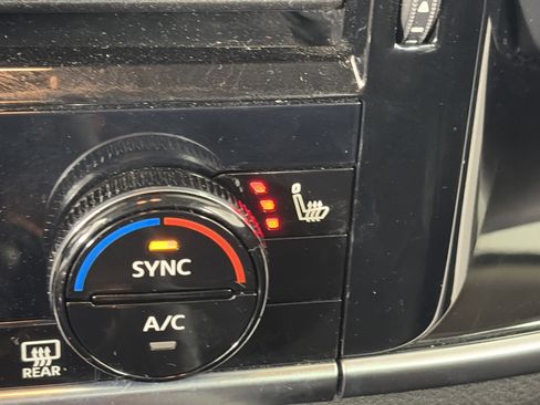 Used 2024 Nissan Rogue SL image 24