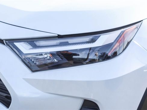 Used 2023 Toyota RAV4 XLE Premium image 8