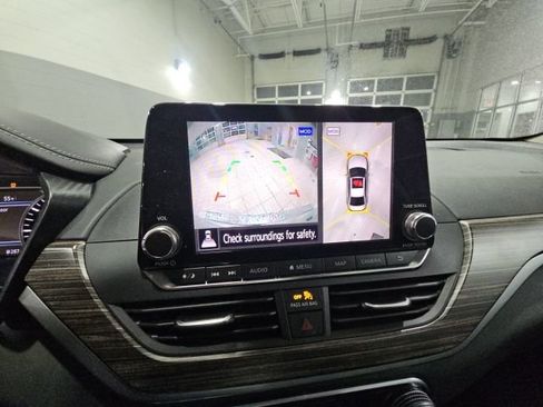 Certified 2019 Nissan Altima 2.5 Platinum image 17